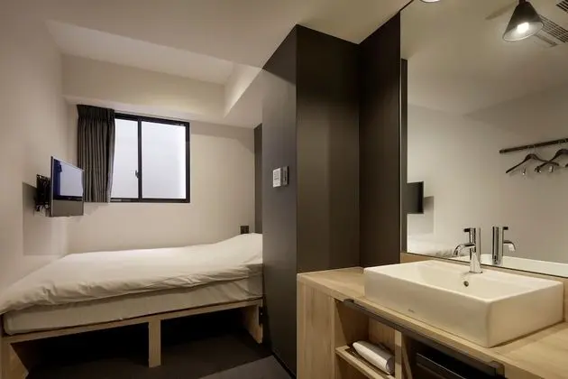 Tek Büyük Yataklı Oda (Shared Bathroom, up to 2 guests only)