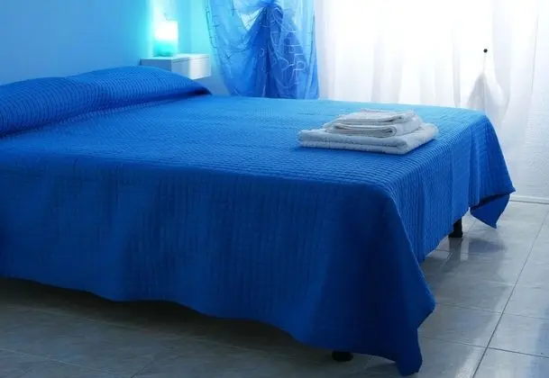 Tek Büyük Yataklı Oda (External Private Bathroom)