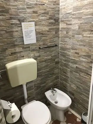 Tek Büyük Yataklı Oda (External Private Bathroom)