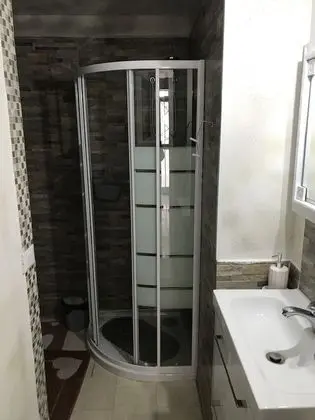 Tek Büyük Yataklı Oda (External Private Bathroom)