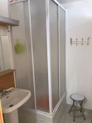 Tek Büyük Yataklı Oda (External Private Bathroom)
