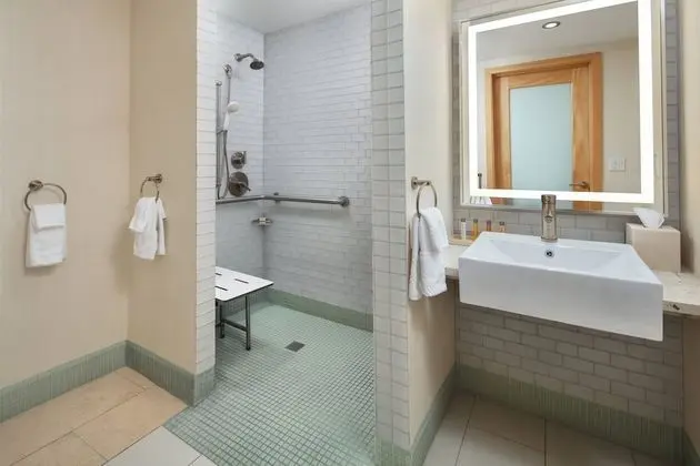 Süit, 1 En Büyük (King) Boy Yatak ve Çekyat, Balkon, Kısmi Deniz Manzarası (Balcony)