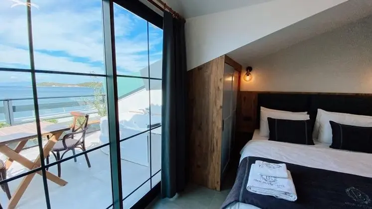 Jakuzili ve Teraslı Oda, Deniz Manzaralı, Jakuzili ve Teraslı