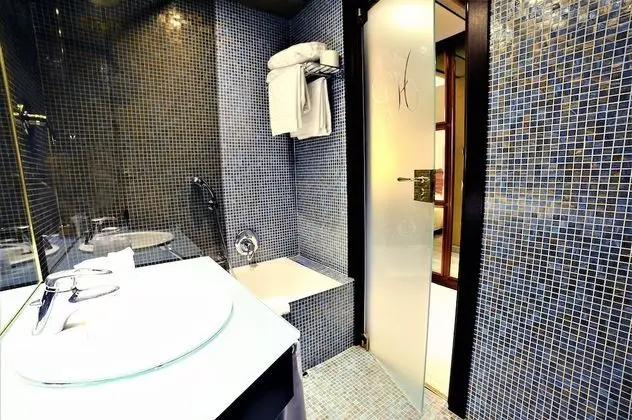 Business Tek Büyük Yataklı Oda