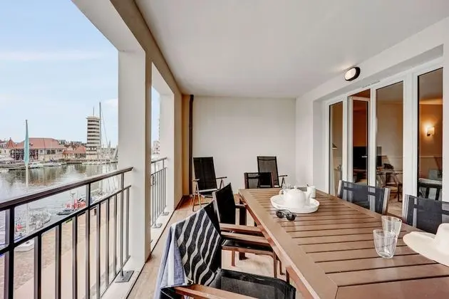 Apartment 8 people - 3 bedrooms - Terrace - Port view -  Harbor buildings