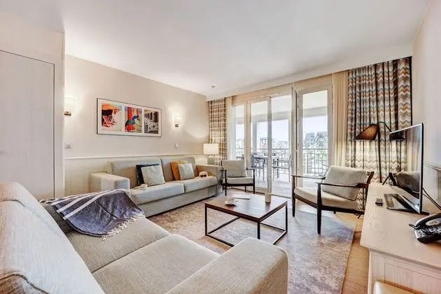 Apartment 8 people - 3 bedrooms - Terrace - Port view -  Harbor buildings
