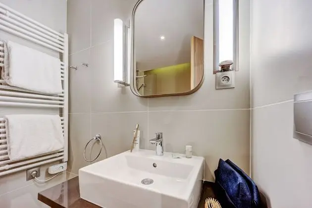 Apartment 8 people - 3 bedrooms - Terrace - Port view -  Harbor buildings