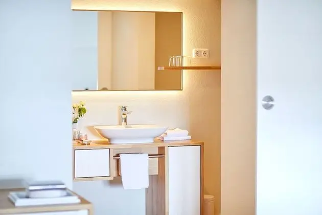 Stüdyo, Göl Manzaralı