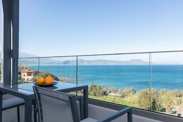 One Bedroom Apartment with Sea View