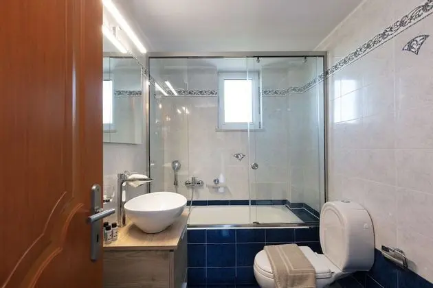 One Bedroom Apartment with Sea View