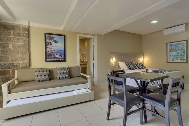 Family Oda, Bahçe Manzaralı