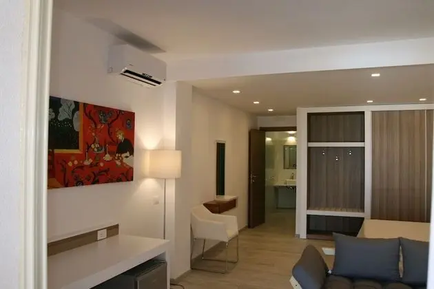 Junior Stüdyo Süit, Havuz Manzaralı