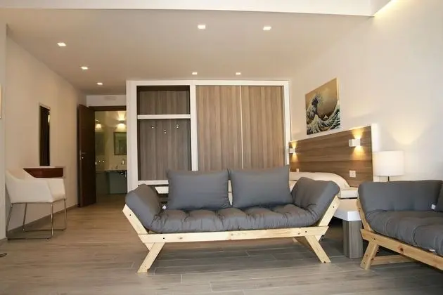 Junior Stüdyo Süit, Havuz Manzaralı