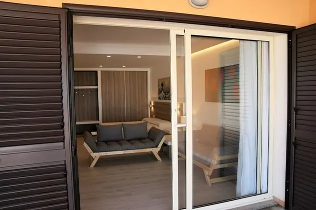 Junior Stüdyo Süit, Havuz Manzaralı