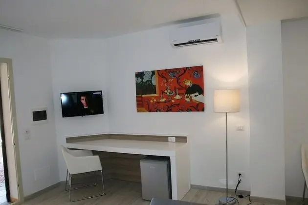 Junior Stüdyo Süit, Havuz Manzaralı