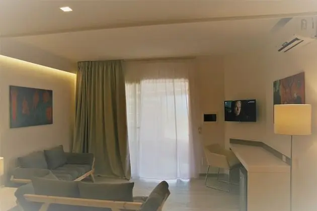 Junior Stüdyo Süit, Havuz Manzaralı