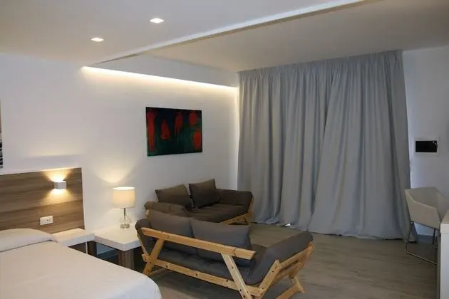 Junior Stüdyo Süit, Havuz Manzaralı