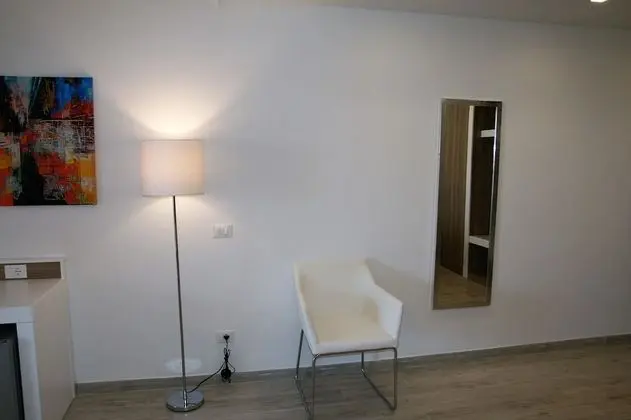 Junior Stüdyo Süit, Havuz Manzaralı