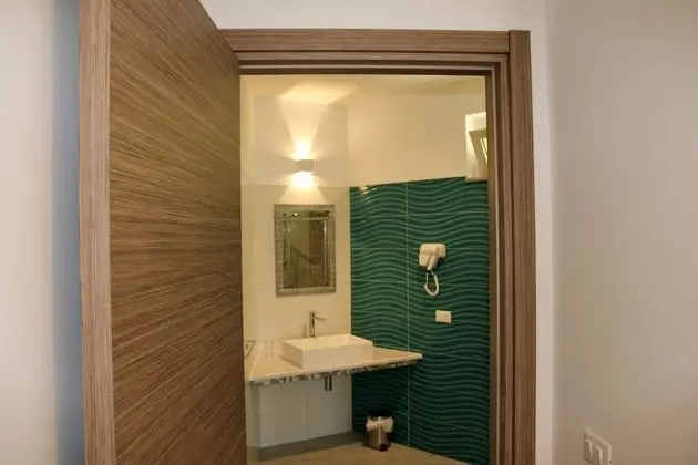 Junior Stüdyo Süit, Havuz Manzaralı