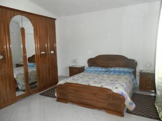 Tek Büyük veya İki Ayrı Yataklı Oda, Ortak Banyo