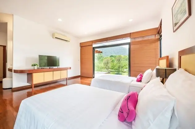 Duplex Twin with Terrace - Mountain View