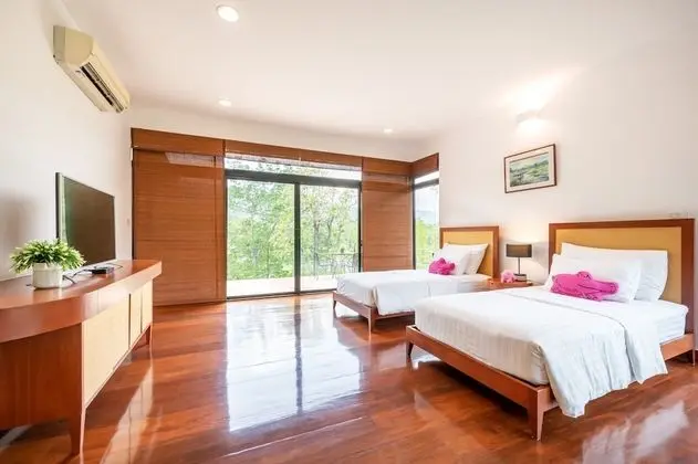 Duplex Twin with Terrace - Mountain View