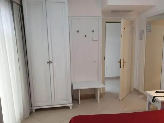 Büyük Yataklı Tek Kişilik Oda