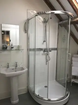 Tek Büyük Yataklı Oda (Duck Room)