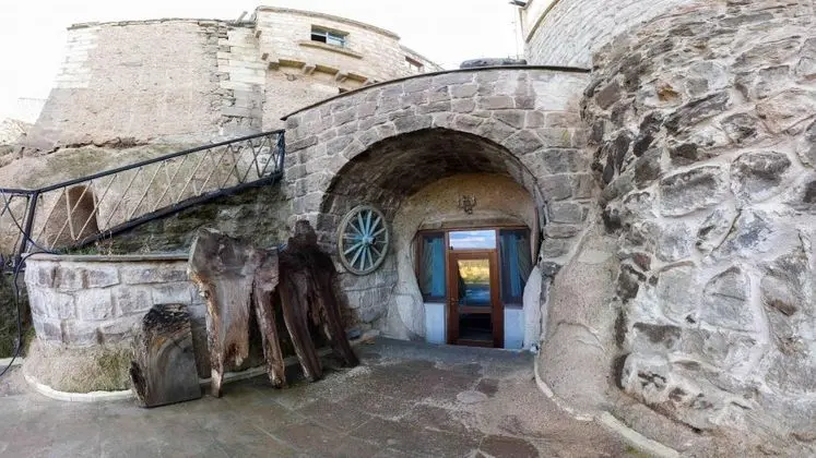 Triple, Dağ Manzaralı, Jakuzili