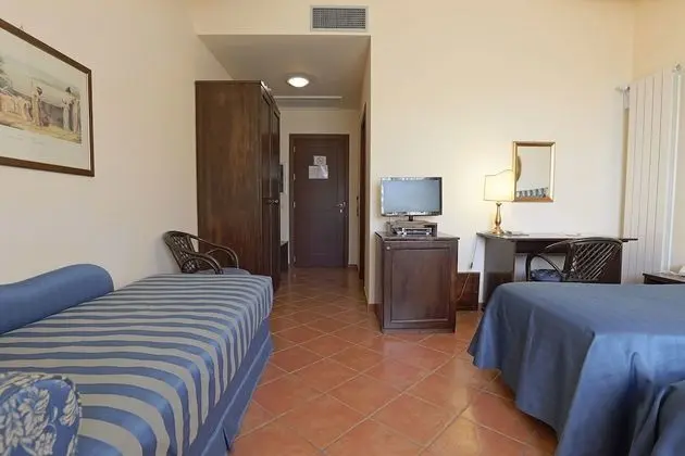 Büyük Yataklı Tek Kişilik Oda