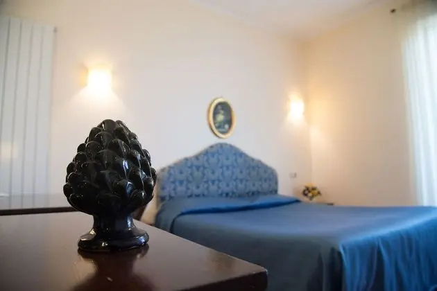 Büyük Yataklı Tek Kişilik Oda