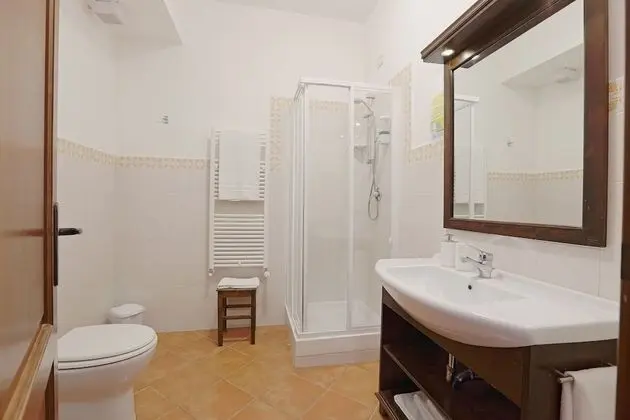 Büyük Yataklı Tek Kişilik Oda