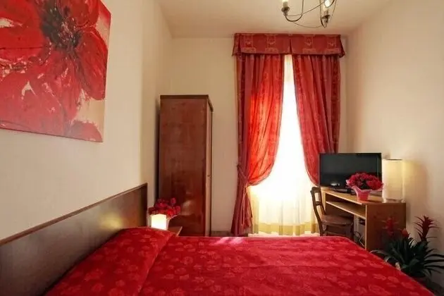 Tek Büyük veya İki Ayrı Yataklı Oda, Ortak Banyo