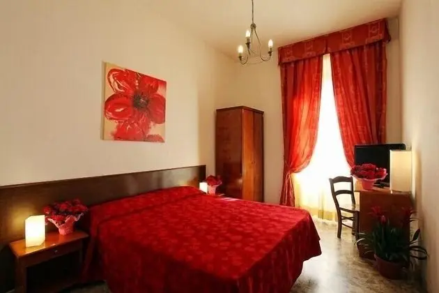 Tek Büyük veya İki Ayrı Yataklı Oda, Ortak Banyo