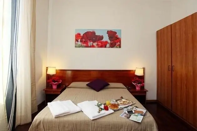 Tek Büyük veya İki Ayrı Yataklı Oda, Ortak Banyo