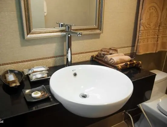 Deluxe Tek Büyük Yataklı Oda, Balkon, Şehir Manzaralı