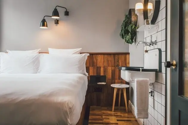 Standard Tek Büyük Yataklı Oda