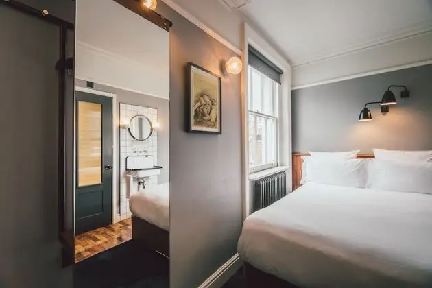 Standard Tek Büyük Yataklı Oda