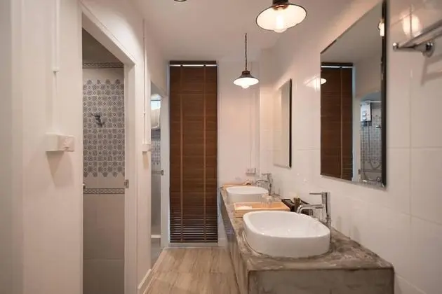 5-Bedroom Townhouse