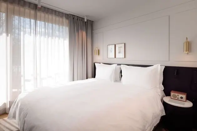 Luxury Oda