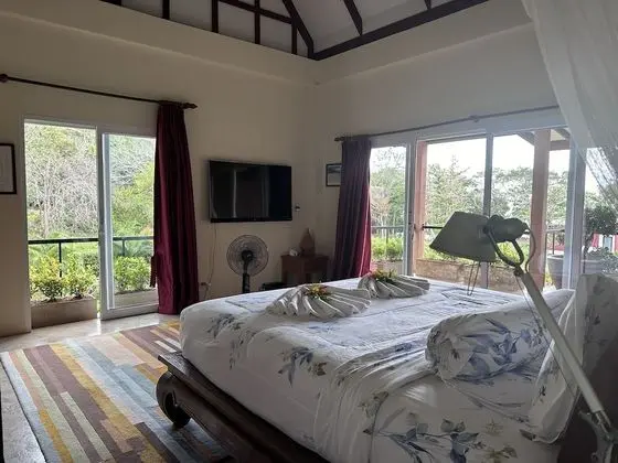 Piman Pu Lek - 1 King Bed (with A/C)