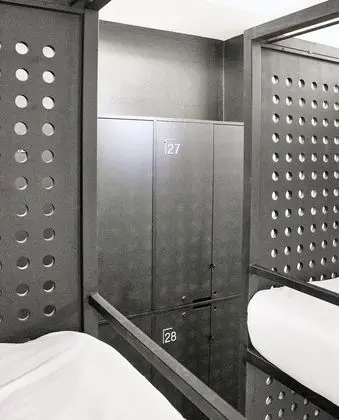 Ortak Ranzalı Oda, Sadece erkekler için (Bed in 10-bed)