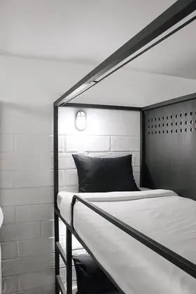 Ortak Ranzalı Oda, Sadece erkekler için (Bed in 10-bed)