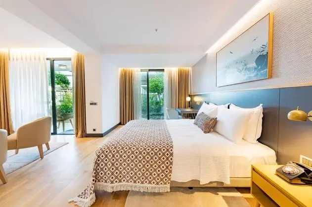 Comfort Oda, Havuz ve Bahçe Manzaralı
