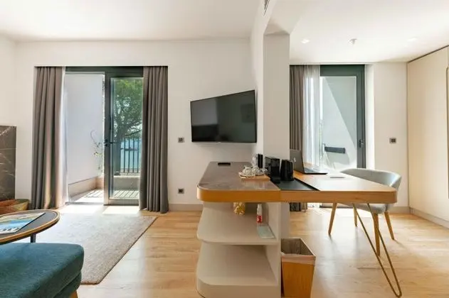 Grand Deluxe Oda, Deniz Manzaralı, Şömineli ve Balkonlu