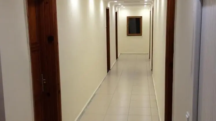Standart Oda, Kara Manzaralı