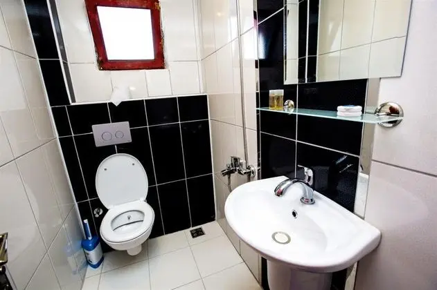 Standart Oda, Kara Manzaralı