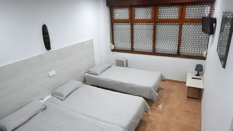Üç Kişilik Oda