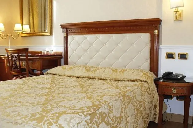 Üç Kişilik Oda