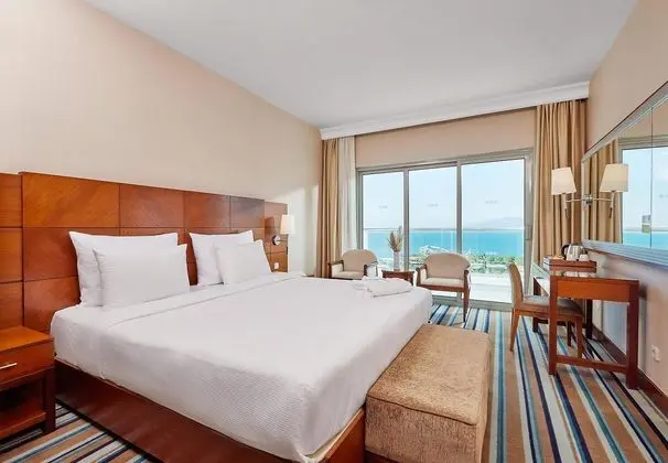 https://images.etstur.com/files/images/hotelImages/TR/55109/l/Pine-Bay-Holiday-Resort-Hotel-Oda-347391.jpg
